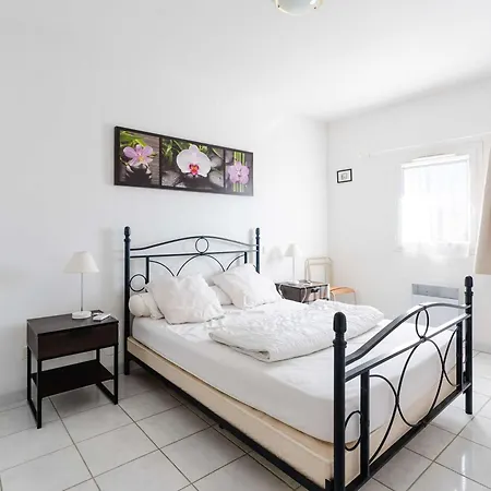 Climatisee Avec Terrasse, Cuisine D'ete Et Wifi - Proche A - Fr-1-409-261 Narbonne